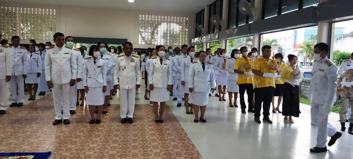 ไฟล์แนบ กปภ.สาขาเขาชัยสน เข้าร่วมพิธีทำบุญตักบาตรถวายพระราชกุศลถวาย พิธีถวายสัตย์ปฏิญาณ ได้เดินทางไปร่วมพิธีถวายเครื่องราชสักการะและวางพานพุ่มและพีธีจุดเทียนถวายพระพรชัยมงคล&#8203;  ณ ศาลาประชาคมอำเภอเขาชัยสน