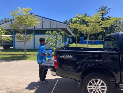 ไฟล์แนบ การประปาส่วนภูมิภาคสาขาคลองท่อม มอบน้ำดื่มบรรจุขวดตราสัญลักษณ์ กปภ. จำนวน 720 ขวด ภายใต้โครงการ กปภ.ปันน้ำใจ (PWA Care)