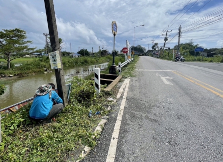 ไฟล์แนบ กปภ.สาขาขลุง ออกสำรวจหาท่อรั่วในพื้นที่ตามแผน MM07 สถานีผลิตน้ำพลิ้ว จ่ายพื้นที่แหลมสิงห์ พร้อมร่วมกันสุ่มมาตรเชิงพานิชย์ บริเวณบ้านเกาะแมว ม.16 ต.ปากน้ำแหลมสิงห์ อ.แหลมสิงห์ จ.จันทบุรี