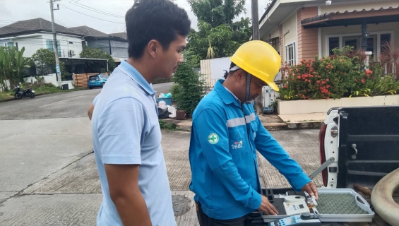 ไฟล์แนบ กปภ.สาขาภูเก็ต ร่วมกับ บริษัท เอเชีย อินฟราสตรักเชอร์ แมเนจเม้นท์ (ประเทศไทย) จำกัด (โครงการจัดการลดน้ำสูญเสีย) ดำเนินการวัดแรงดันน้ำประปา ระบายตะกอน และตรวจสอบคุณภาพน้ำ ในพื้นที่ DMA-21 หมู่บ้านเจ้าฟ้าการ์เด้นโฮมเกาะแก้ว