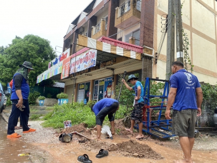 ไฟล์แนบ กปภ.สาขากำแพงเพชร รุด ! ตรวจสอบหลังได้แจ้งน้ำไหลอ่อน พบท่อแตกรั่ว ซ่อมทันที พร้อมรถบรรทุกน้ำบรรเทความเดือดร้อนให้ชาวบ้าน 
