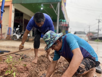 ไฟล์แนบ กปภ.สาขากำแพงเพชร รุด ! ตรวจสอบหลังได้แจ้งน้ำไหลอ่อน พบท่อแตกรั่ว ซ่อมทันที พร้อมรถบรรทุกน้ำบรรเทความเดือดร้อนให้ชาวบ้าน 