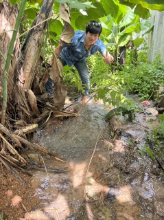 ไฟล์แนบ กปภ.สาขากระบี่ ดำเนินงานตามแผนบริหารจัดการน้ำสูญเสียเชิงรุก เดินหน้าลงพื้นที่จ่ายน้ำ สี่แยกคลองจิหลาด ถนนกระบี่-เขาทอง ตำบลไสไทย อำเภอเมือง จังหวัดกระบี่ เดินเท้าหาท่อแตกรั่ว พร้อมซ่อมปิดจุด เพื่อลดการเกิดน้ำสูญเสีย 