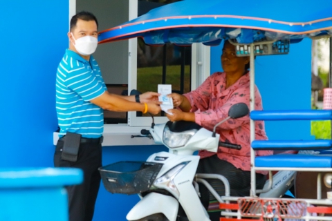 ไฟล์แนบ การประปาส่วนภูมิภาคสาขาประจวบคีรีขันธ์ ทำพิธีเปิดช่องทางด่วนรับชำระค่าน้ำประปา ( Drive Thru ) จอด จ่าย จร 