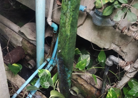 ไฟล์แนบ มิสเตอร์ประปากำแพงเพชร ลงพื้นที่ตรวจสอบค่าน้ำสูงพร้อมให้คำแนะนำ