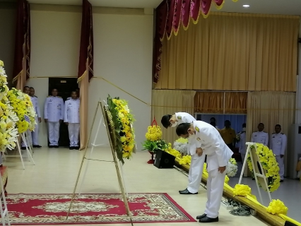 ไฟล์แนบ กปภ.สาขาสุโขทัย นำโดยนายธงชัย  สถิตย์ตระกูล ผู้จัดการ และพนักงานในสังกัด ร่วมพิธีน้อมรำลึกในพระมหากรุณาธิคุณ เนื่องในวันคล้ายวันสวรรคตพระบาทสมเด็จพระบรมชนกาธิเบศรมหาภูมิพลอดุลยเดชมหาราช บรมนาถบพิตร ๑๓ ตุลาคม ๒๕๖๖ ณ มหาวิทยาลัยการกีฬาแห่งชาติ วิทยาเขตสุโขทัย โดยนำน้ำดื่มบรรจุขวด ตราสัญญาลักษณ์ กปภ. แจกฟรีให้กับผู้ร่วมงานด้วย