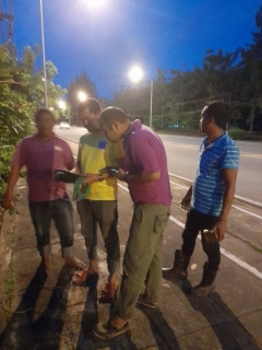 ไฟล์แนบ การประปาส่วนภูมิภาคสาขาอ่าวลึก พร้อมด้วยพนักงานกองระบบจำหน่าย การประปาส่วนภูมิภาคเขต 4 ลงพื้นที่ออกสำรวจค้นหาท่อแตก  รั่ว