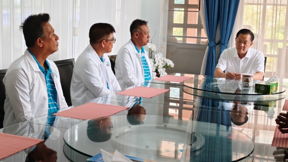 ไฟล์แนบ รองผู้ว่าการ (แผนยุทธศาสตร์) รักษาการในตำแหน่ง รองผู้ว่าการ (ปฏิบัติการ ๕) พร้อมด้วย ผู้ช่วยผู้อำนวยการ กปภ.เขต 4 และผจก.สาขาตะกั่วป่า  เดินทางเข้าพบผู้ว่าราชการจังหวัดพังงา ณ ศาลากลางจังหวัดพังงา 