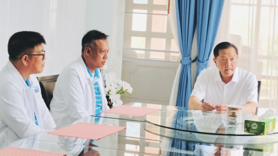 ไฟล์แนบ นายสุทัศน์ นุชปาน รองผู้ว่าการ (แผนยุทธศาสตร์) รักษาการในตำแหน่ง รองผู้ว่าการ (ปฏิบัติการ ๕) พร้อมด้วย ผู้ช่วยผู้อำนวยการ กปภ.เขต 4 และ นายเลอศักดิ์  รัตนฉายา ผจก.กปภ.สาขาพังงา พร้อมด้วยคณะ เดินทางเข้าพบ นายสุพจน์  รอดเรือง ณ หนองคาย ผู้ว่าราชการจังหวัดพังงา ณ ศาลากลางจังหวัดพังงา