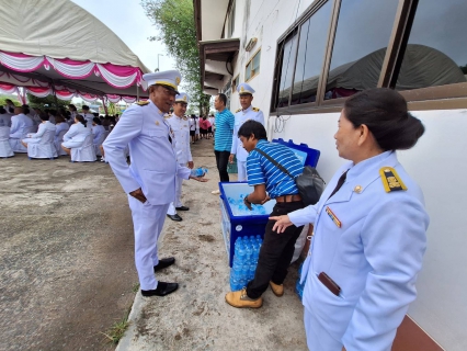 ไฟล์แนบ การประปาส่วนภูมิภาคสาขากาญจนดิษฐ์เข้าร่วมบริการน้ำดื่มบรรจุขวดในกิจกรรม วางพวงมาลาเพื่อน้อมรำลึก ในพระมหากรุณาธิคุณ เนื่องในวันคล้ายวันสวรรคต พระบาทสมเด็จพระจุลจอมเกล้าเจ้าอยู่หัว