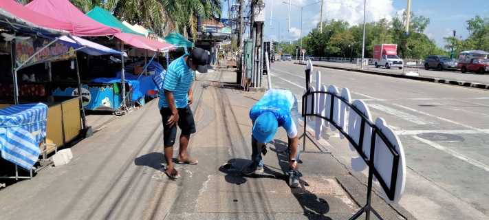 ไฟล์แนบ กปภ.สาขากระบี่ ดำเนินงานตามแผนบริหารจัดการน้ำสูญเสียเชิงรุก เดินหน้าลงพื้นที่จ่ายน้ำถนนอุตรกิจ ตำบลปากน้ำ อำเภอเมืองกระบี่ จังหวัดกระบี่ เดินเท้าหาท่อแตกรั่ว พร้อมซ่อมปิดจุด เพื่อลดการเกิดน้ำสูญเสีย 