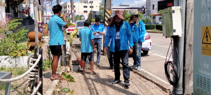 ไฟล์แนบ กปภ.สาขากระบี่ ดำเนินงานตามแผนบริหารจัดการน้ำสูญเสียเชิงรุก เดินหน้าลงพื้นที่จ่ายน้ำถนนอุตรกิจ ตำบลปากน้ำ อำเภอเมืองกระบี่ จังหวัดกระบี่ เดินเท้าหาท่อแตกรั่ว พร้อมซ่อมปิดจุด เพื่อลดการเกิดน้ำสูญเสีย 