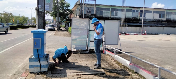 ไฟล์แนบ กปภ.สาขากระบี่ ดำเนินงานตามแผนบริหารจัดการน้ำสูญเสียเชิงรุก เดินหน้าลงพื้นที่จ่ายน้ำถนนอุตรกิจ ตำบลปากน้ำ อำเภอเมืองกระบี่ จังหวัดกระบี่ เดินเท้าหาท่อแตกรั่ว พร้อมซ่อมปิดจุด เพื่อลดการเกิดน้ำสูญเสีย 