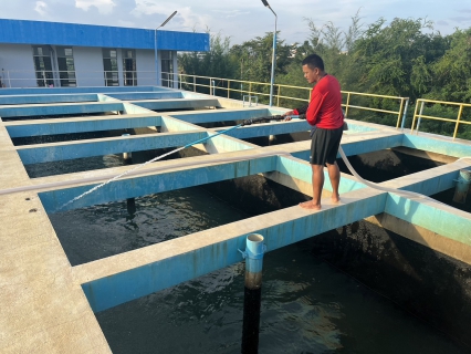 ไฟล์แนบ การประปาส่วนภูมิภาคสาขาประจวบคีรีขันธ์ ดำเนินการล้างถังตกตะกอนโรงกรองน้ำขนาด 400 ลบ.ม./ชม. ฝั่งตะวันตก