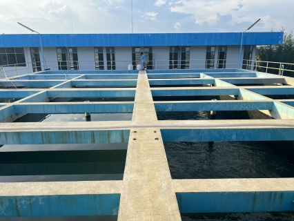 ไฟล์แนบ การประปาส่วนภูมิภาคสาขาประจวบคีรีขันธ์ ดำเนินการล้างถังตกตะกอนโรงกรองน้ำขนาด 400 ลบ.ม./ชม. ฝั่งตะวันตก