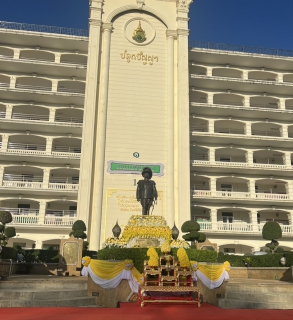 ไฟล์แนบ กปภ.สาขาภูเก็ต เข้าร่วมพิธีสวดพระพุทธมนต์และพิธีทำบุญตักบาตรถวายพระราชกุศล เนื่องในวันสมเด็จพระมหาธีรราชเจ้า
