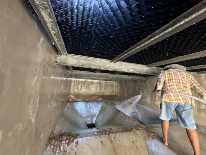 ไฟล์แนบ การประปาส่วนภูมิภาคสาขาประจวบคีรีขันธ์ ดำเนินการล้างถังตกตะกอนโรงกรองขนาด 200 ลบ.ม./ชม. ณ สถานีผลิตน้ำบ่อนอก
