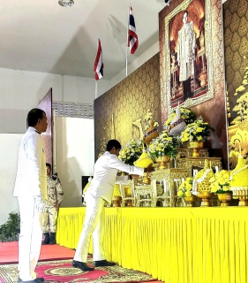 ไฟล์แนบ การประปาส่วนภูมิภาคสาขากาญจนดิษฐ์ ร่วมพิธีวางพานพุ่มดอกไม้ถวายราชสักการะ เนื่องในวันคล้ายวันพระราชสมภพ พระบาทสมเด็จพระบรมชนกาธิเบศร มหาภูมิพลอดุลยเดชมหาราช บรมนาถบพิตร วันชาติและวันพ่อแห่งชาติ