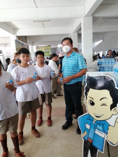 ไฟล์แนบ การประปาส่วนภูมิภาคสาขาท่าตะโก ร่วมสนับสนุนน้ำดื่มบรรจุขวด ตราสัญลักษณ์ กปภ. ร่วมบำเพ็ญกุศลอุทิศถวายพระราชมงคลวัชราจารย์ (พัฒน์ ปุญฺญกาโม)  ณ วัดธารทหาร (ห้วยด้วน) อำเภอหนองบัว จังหวัดนครสวรรค์
