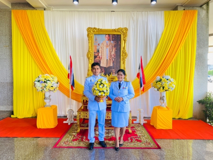 ไฟล์แนบ การประปาส่วนภูมิภาคสาขากระบี่ ร่วมพิธีถวายพานพุ่มดอกไม้ เนื่องในวันคล้ายวันพระบรมราชสมภพของ พระบาทสมเด็จพระบรมชนกาธิเบศร มหาภูมิพลอดุลยเดชมหาราช บรมนาถบพิตร วันชาติและวันพ่อแห่งชาติ 5 ธันวาคม