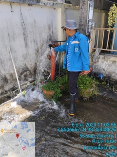 ไฟล์แนบ กปภ.สาขาภูเก็ต นำทีมลงพื้นที่ บริเวณ หมู่บ้านพูนทรัพย์ (ซอยทรงคุณ) ต.ฉลอง อ.เมือง จ.ภูเก็ต ดำเนินการระบายตะกอนในเส้นท่อจ่ายน้ำ (Blow off)