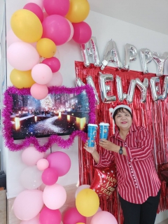 ไฟล์แนบ กปภ.สาขากำแพงเพชร ชวนลูกค้าใส่ชุดสีแดงถ่ายรูป Check - in รับแก้วน้ำ Merry Christmas