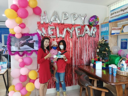 ไฟล์แนบ กปภ.สาขากำแพงเพชร ชวนลูกค้าใส่ชุดสีแดงถ่ายรูป Check - in รับแก้วน้ำ Merry Christmas