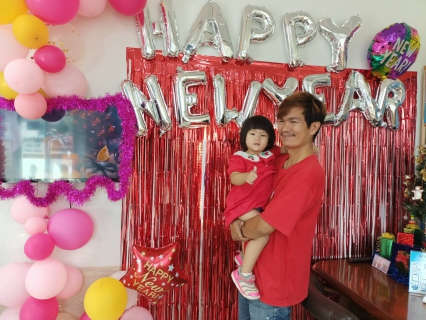 ไฟล์แนบ กปภ.สาขากำแพงเพชร ชวนลูกค้าใส่ชุดสีแดงถ่ายรูป Check - in รับแก้วน้ำ Merry Christmas
