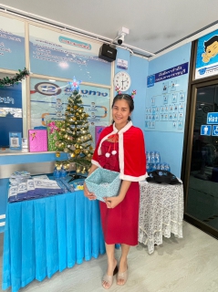 ไฟล์แนบ กปภ.สาขาราชบุรี จัดกิจกรรมMerry Christmas จ่ายปุ๊ป รับปั๊บ วันนี้ - 28 ธันวาคม 2566 เพียงจ่ายค่าน้ำกปภ. และค่าติดตั้งประปาใหม่ รับของที่ระลึกฟรีทันที