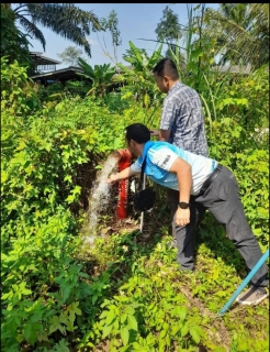 ไฟล์แนบ การประปาส่วนภูมิภาคสาขากาญจนดิษฐ์ นำทีมลงพื้นที่บริเวณสนง.ตรวจคนเข้าเมืองสุราษฎร์ธานี ตำบลทุ่งรัง อำเภอกาญจนดิษฐ์ จังหวัดสุราษฎร์ธานี ดำเนินการเปิดล้างระบายตะกอนในเส้นท่อจ่ายน้ำ (Blow off)