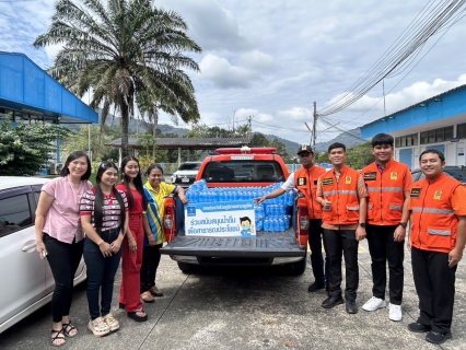 ไฟล์แนบ กปภ.สาขาภูเก็ต มอบน้ำดื่มบรรจุขวดตราสัญลักษณ์ กปภ. จำนวน 500 ขวด สำหรับศูนย์ปฏิบัติการป้องกันและลดอุบัติเหตุทางถนนและทางทะเลช่วงเทศกาลปีใหม่ พ.ศ.2567 จังหวัดภูเก็ต