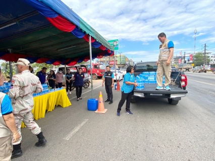 ไฟล์แนบ กปภ.สาขาขลุง มอบน้ำดื่มตราสัญลักษณ์ กปภ. ให้แก่ศูนย์ปฏิบัติการร่วมป้องกันและลดอุบัติเหตุทางถนนช่วงเทศกาลปีใหม่ พ.ศ.2567