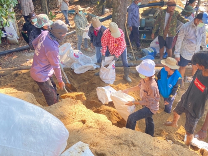 ไฟล์แนบ กปภ.สาขาขลุง เข้าร่วมโครงการรักษ์ตรอกนองสร้างฝายชะลอน้ำตามโครงการพระราชดำริเพื่อการอนุรักษ์และบริหารจัดการ พร้อมมอบน้ำดื่มตราสัญลักษณ์ กปภ. จำนวน 500 ขวด ให้แก่ อบต.ตรอกนอง อ.ขลุง จ.จันทบุรี