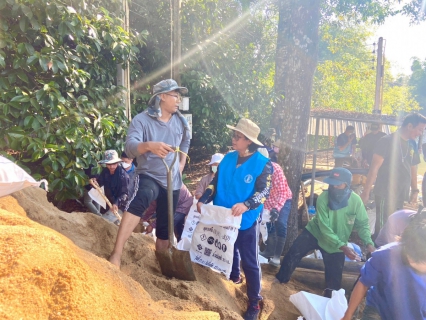 ไฟล์แนบ กปภ.สาขาขลุง เข้าร่วมโครงการรักษ์ตรอกนองสร้างฝายชะลอน้ำตามโครงการพระราชดำริเพื่อการอนุรักษ์และบริหารจัดการ พร้อมมอบน้ำดื่มตราสัญลักษณ์ กปภ. จำนวน 500 ขวด ให้แก่ อบต.ตรอกนอง อ.ขลุง จ.จันทบุรี