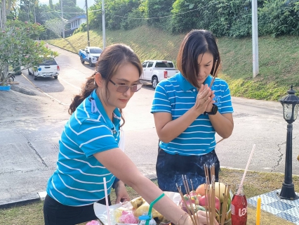 ไฟล์แนบ กปภ.สาขาภูเก็ต ร่วมจัดกิจกรรม พิธีสักการะพระภูมิเจ้าที่ ศาลพระแม่ธรณีวิสุทธิสรรพสักขีบารมีธำรงชล ที่ประดิษฐานบริเวณด้านหน้าอาคารสำนักงาน และพิธีสักการะศาลเจ้าแม่นวลน้องตะเคียนทอง 