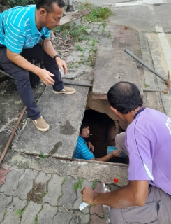 ไฟล์แนบ วันศุกร์ที่ 26 มกราคม 2567 กปภ.สาขากาญจนดิษฐ์ ลงพื้นที่สำรวจเพื่อค้นหาท่อแตก-รั่ว ในพื้นที่บริเวณซอยข้างเทศบาลดอนสัก ตามแผนปฏิบัติการลดน้ำสูญเสีย