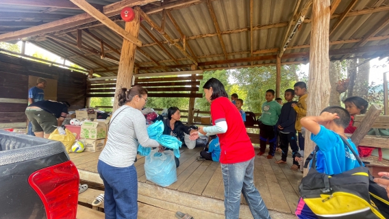 ไฟล์แนบ กปภ.สาขาคลองหลวง รวมน้ำใจสนับสนุนอุปกรณ์การเรียน และอุปกรณ์กีฬาแก่น้อง ๆ โรงเรียนบ้านสุดห้วยนา