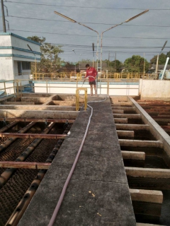 ไฟล์แนบ การประปาส่วนภูมิภาคสาขาตราด ดำเนินการล้างถังตกตะกอน ขนาด 200 ลบ.ม. ณ โรงกรองน้ำเขาสมิง - แสนตุ้ง