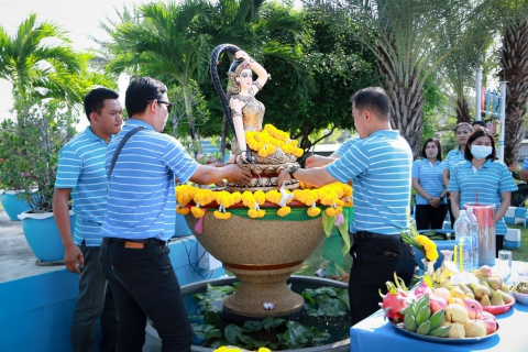 ไฟล์แนบ การประปาส่วนภูมิภาคสาขาประจวบคีรีขันธ์ จัดพิธีอัญเชิญพระแม่ธรณีวิสุทธิสรรพสักขีบารมีธำรงชล เพื่อเป็นที่สักการะ และศูนย์รวมใจให้กับพนักงาน และผู้มาติดต่อ 