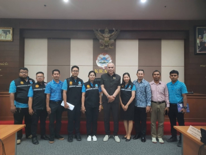 ไฟล์แนบ การประปาส่วนภูมิภาคสาขากระบี่ เข้าร่วมประชุมและสนับสนุนน้ำดื่มบรรจุขวดตราสัญลักษณ์ กปภ.จำนวน 2,400 ขวด ต้อนรับรัฐมนตรีช่วยว่าการกระทรวงมหาดไทย ท่านชาดา ไทยเศรษฐ์  ในการลงพื้นที่ปฏิบัติภารกิจพื้นที่จังหวัดกระบี่ 