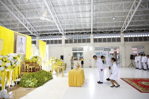 ไฟล์แนบ กปภ.สาขาขนอม เข้าร่วมพิธีถวายเครื่องราชสักการะและวางพานพุ่ม และพิธีจุดเทียนถวายพระพรชัยมงคล เนื่องในโอกาสพระราชพิธีมหามงคลเฉลิมพระชนมพรรษาพระบาทสมเด็จพระเจ้าอยู่หัว 28 กรกฎาคม 2567