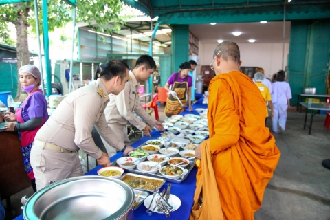 ไฟล์แนบ กปภ.สาขารังสิต (พ) พร้อมกปภ. 4 สาขาในพื้นที่ จ.ปทุมธานี ร่วมเป็นเจ้าภาพหลักในการประกอบเลี้ยงอาหารและเครื่องดื่มผู้เข้าร่วมโครงการบรรพชาอุปสมบท เฉลิมพระเกียรติพระบาทสมเด็จพระเจ้าอยู่หัว เนื่องในโอกาสพระราชพิธีมหามงคลเฉลิมพระชนม์พรรษา 6 รอบ 28 กรกฎาคม 2567 จังหวัดปทุมธานี ณ วัดเทพสรธรรมาราม ตำบลบ้านใหม่ อำเภอเมืองปทุมธานี จังหวัดปทุมธานี 