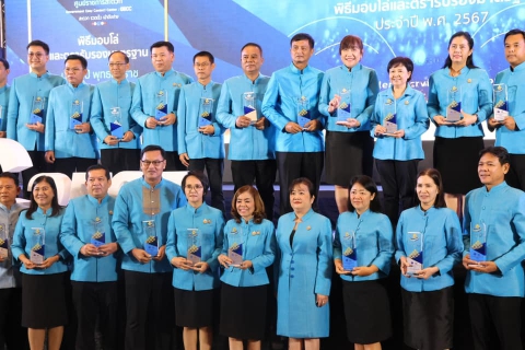 ไฟล์แนบ การประปาส่วนภูมิภาค เข้าร่วมพิธีรับโล่ และ ตรารับรองมาตรฐานการให้บริการศูนย์ราชการสะดวก (GECC) ประจำปี 2567