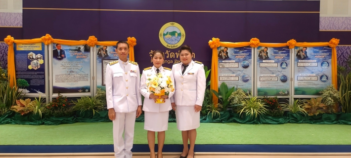 ไฟล์แนบ การประปาส่วนภูมิภาคสาขาพังงา ร่วมพิธีวางพานพุ่มดอกไม้สด ถวายราชสักการะ เนื่องใน วันพระบิดาแห่งฝนหลวง ประจำปี 2567