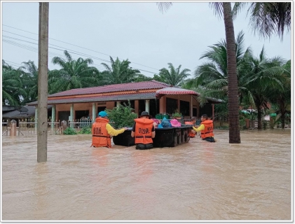 ไฟล์แนบ กปภ.สาขาขนอม มอบน้ำดื่มบรรจุขวดตราสัญลักษณ์ กปภ. ณ ศูนย์ช่วยเหลือผู้ประสบอุทกภัยอำเภอสิชล จังหวัดนครศรีธรรมราช
