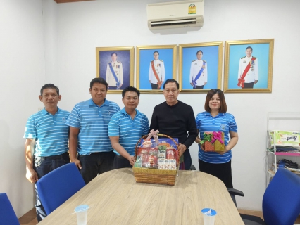 ไฟล์แนบ การประปาส่วนภูมิภาคสาขาบางสะพาน เข้าสวัสดีปีใหม่ ประจำปี 2568 หัวหน้าส่วนราชการและลูกค้ารายใหญ่ พร้อมมอบของที่ระลึกตราสัญลักษณ์ กปภ.