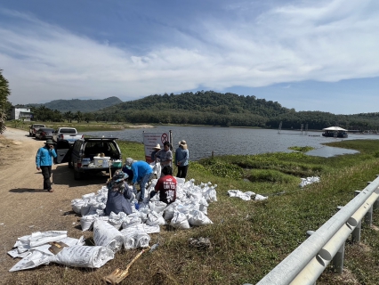ไฟล์แนบ การประปาส่วนภูมิภาคสาขาบางสะพาน ร่วมกันกั้นกระสอบทราย บริเวณสปริงเวย์ทางไหลระบาย             ของน้ำดิบในอ่างเก็บน้ำช้างแรก