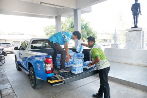 ไฟล์แนบ กปภ.สาขาปักธงชัย มอบน้ำดื่มบรรจุขวดตราสัญลักษณ์ กปภ. เพื่อสนับสนุนโครงการ สร้างเสริมความจงรักภักดีต่อสถาบัน บำบัดทุกข์ บำรุงสุข สร้างรอยยิ้มให้ประชาชน ประจำปีงบประมาณ 2568