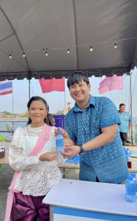 ไฟล์แนบ กปภ.สาขาสมุทรสาคร (พ) เข้าร่วมพิธีเปิดกิจกรรมและสนับสนุนน้ำดื่มบรรจุขวดเนื่องในวันท้องถิ่นไทย ประจำปี 2568