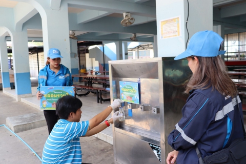 ไฟล์แนบ กปภ.สาขาภูเก็ต ดำเนินโครงการ "หลอมรวมใจ มอบน้ำใสสะอาด ให้โรงเรียน" เฉลิมพระเกียรติพระบาทสมเด็จพระเจ้าอยู่หัวเนื่องในโอกาสพระราชพิธีมหามงคลเฉลิมพระชนมพรรษา 6 รอบ 28 กรกฎาคม 2567 ระยะที่ 2